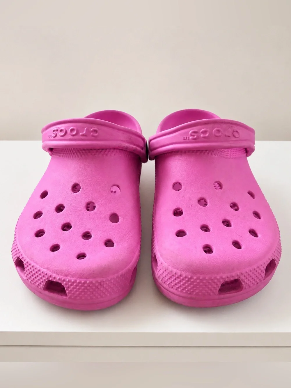 Crocs Classic Clog Bright Pink Big Kids J5 Women’s 7 Men’s 5